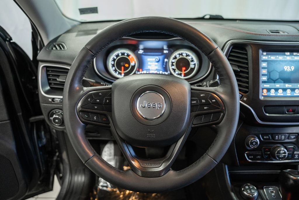 Used 2022 Jeep Cherokee Trailhawk w/ Premium Leather Package AWD/4WD image 32