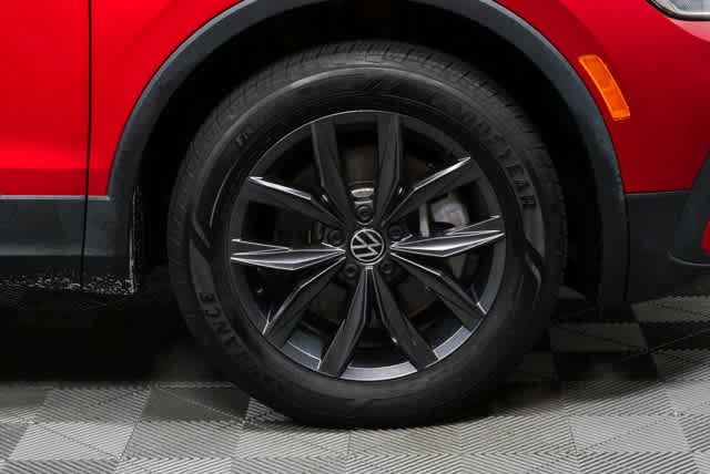 Certified 2023 Volkswagen Tiguan SE FWD image 9