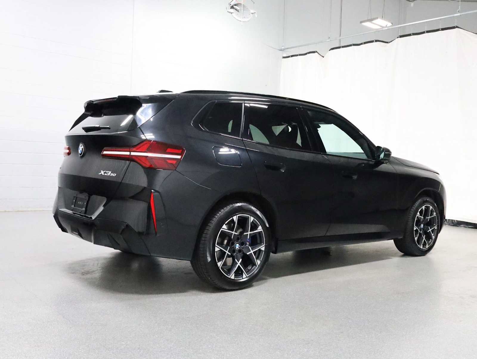 Used 2025 BMW X3 xDrive30i w/ M Sport Package AWD/4WD image 9