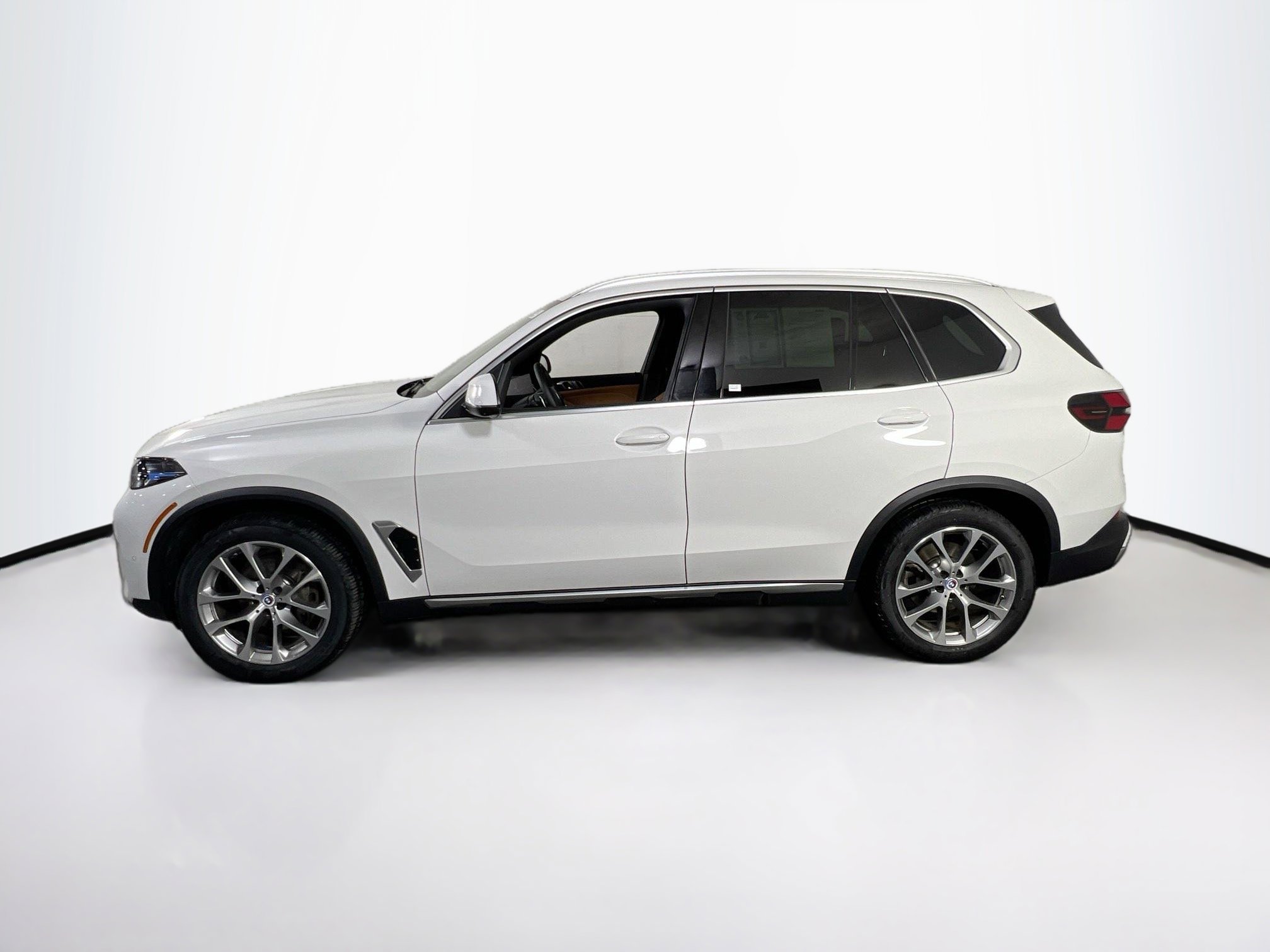 Used 2024 BMW X5 xDrive40i w/ Premium Package image 8