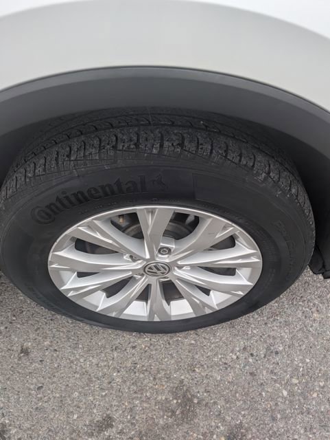 Used 2018 Volkswagen Tiguan SE w/ 3rd Row Seat Package image 16