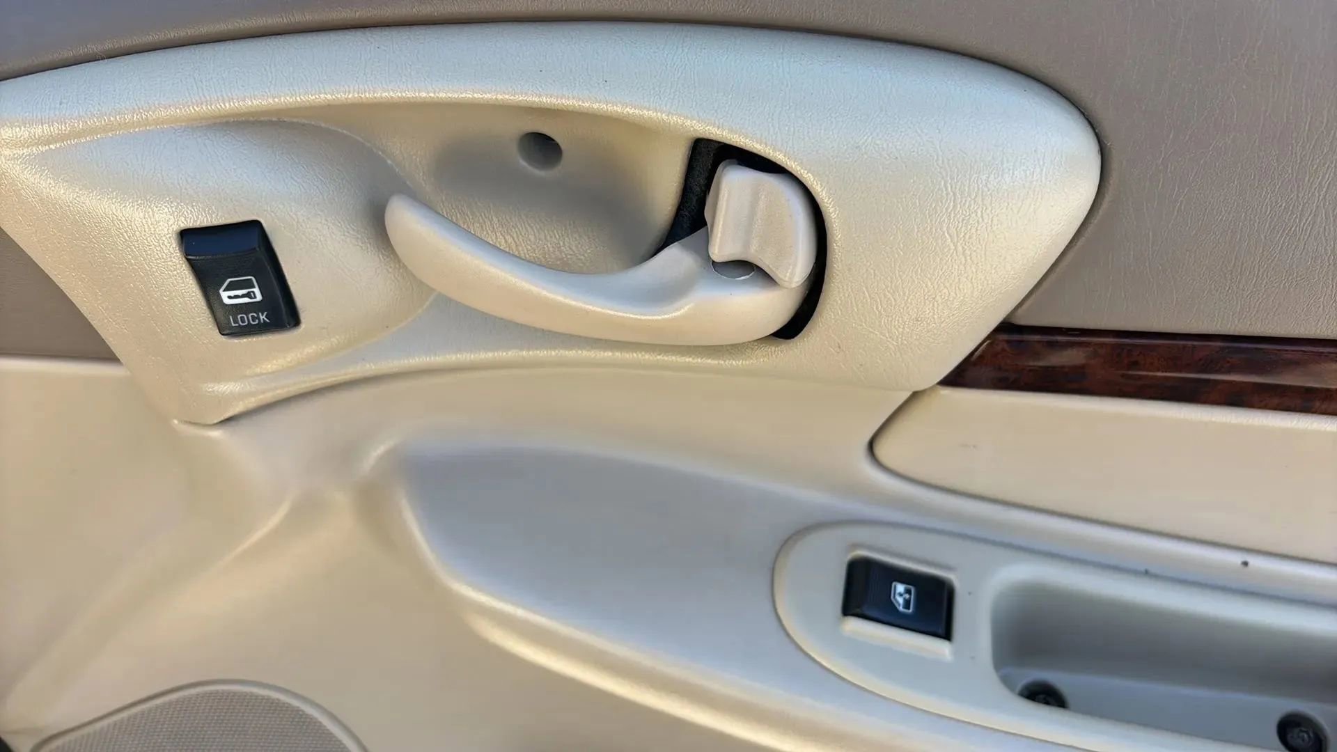 Used 2005 Chevrolet Impala LS w/ Preferred Equipment Group image 31