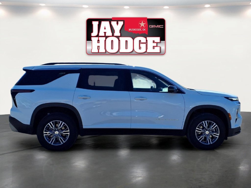 Used 2026 Chevrolet Traverse LT w/ Driver Confidence Package FWD image 4