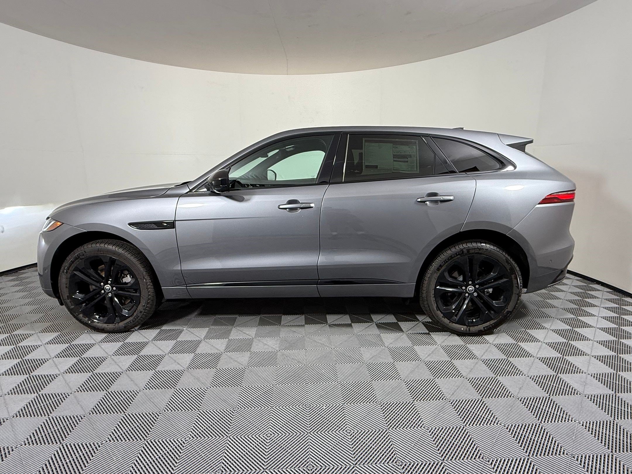 New 2026 Jaguar F-PACE R-Dynamic S AWD/4WD image 2