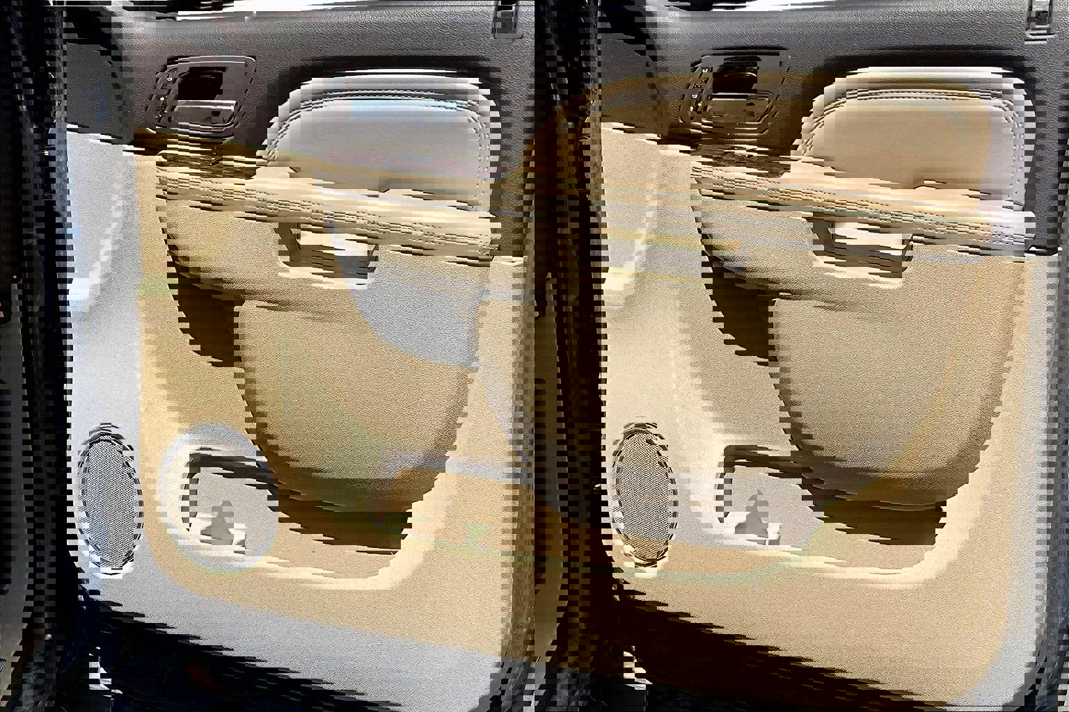 Used 2013 GMC Yukon Denali AWD/4WD image 17