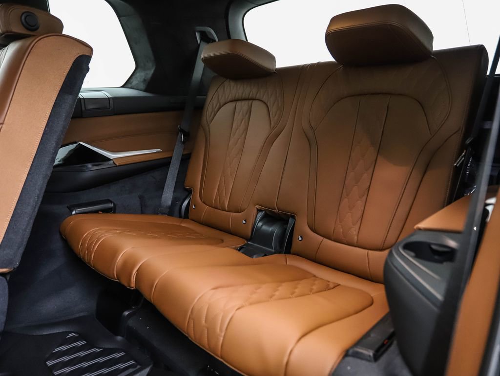 Used 2025 BMW X7 M60i image 22