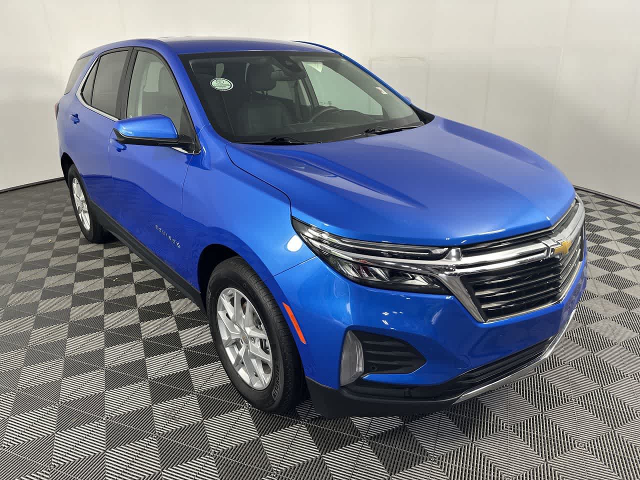 Used 2024 Chevrolet Equinox LT w/ LPO, Floor Liner Package FWD image 10