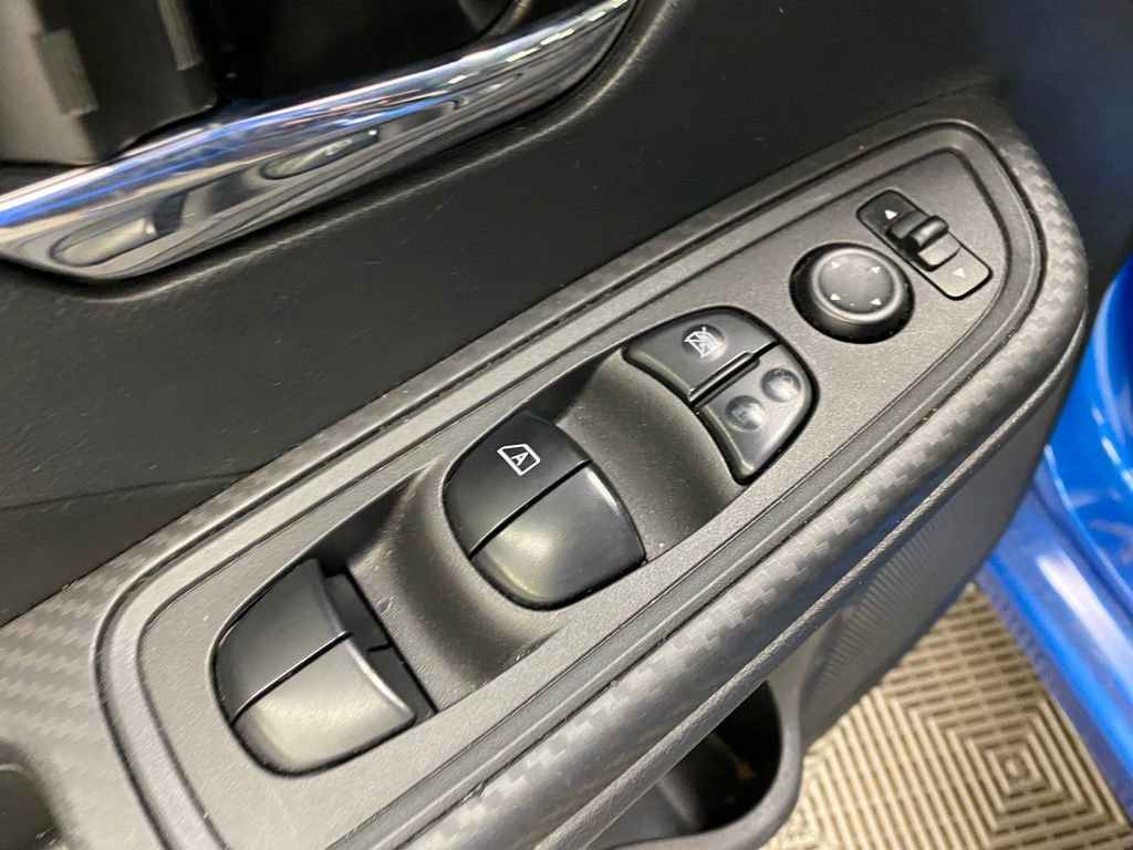 Used 2020 Nissan Versa SV image 10