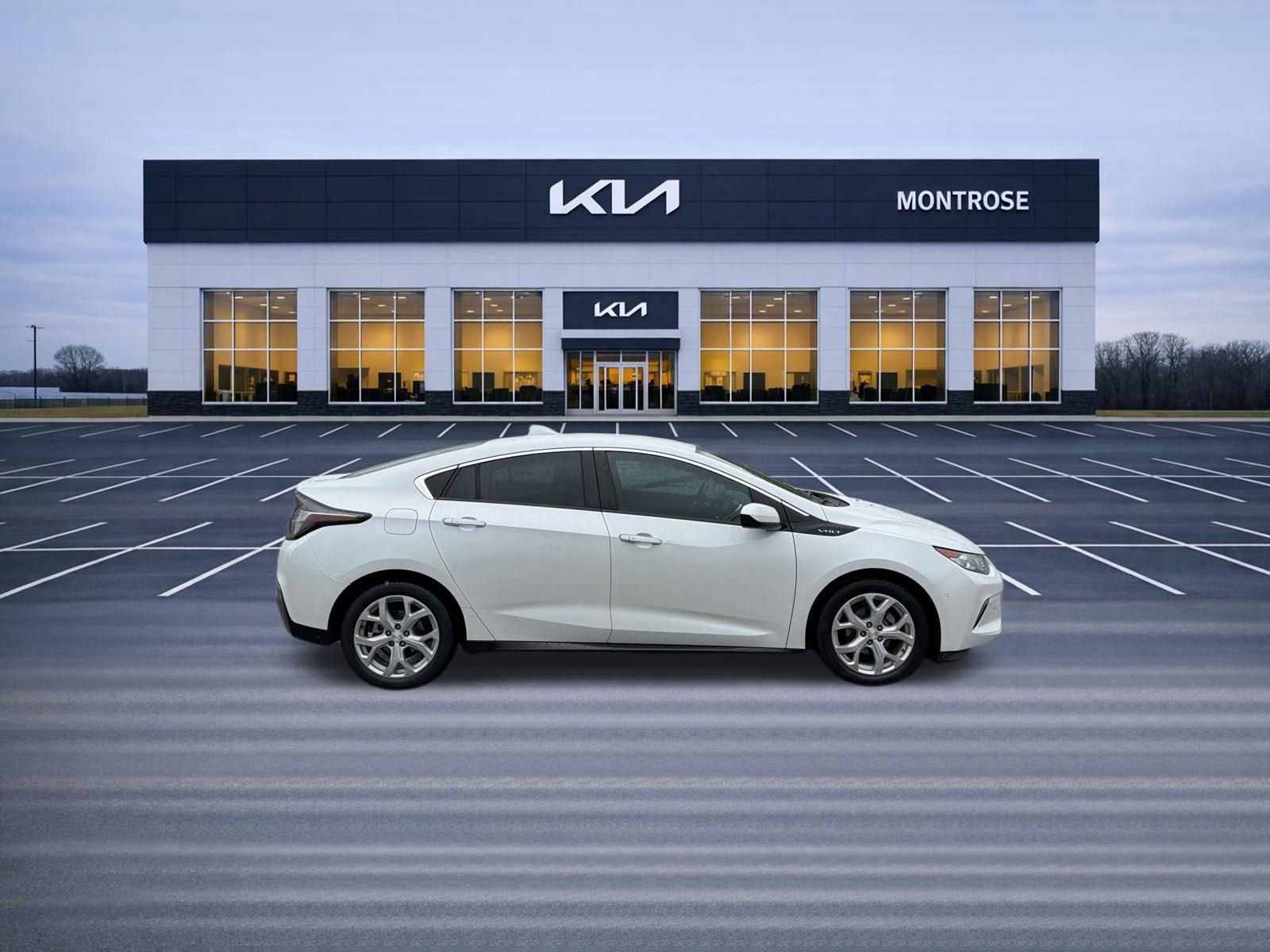 Used 2018 Chevrolet Volt Premier w/ Driver Confidence Package FWD image 4