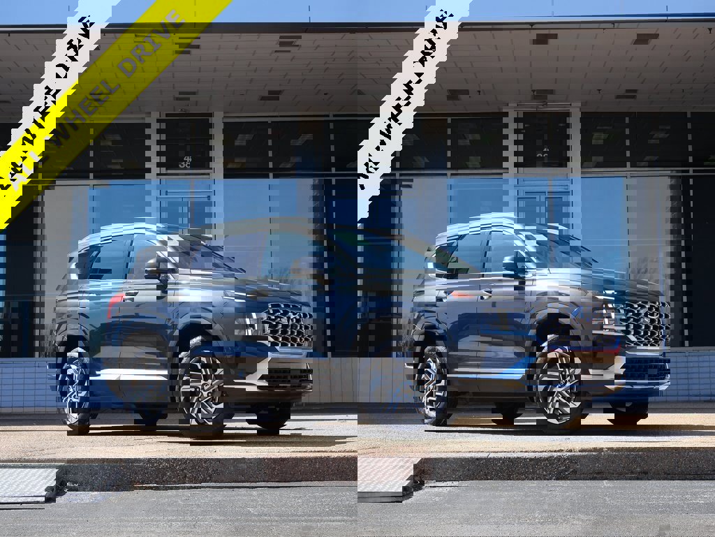 Used 2023 Hyundai Santa Fe SEL w/ Premium Package image 1