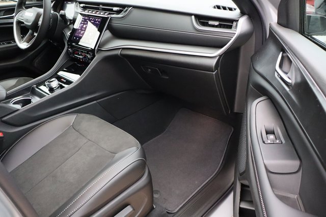 New 2025 Jeep Grand Cherokee Altitude image 42