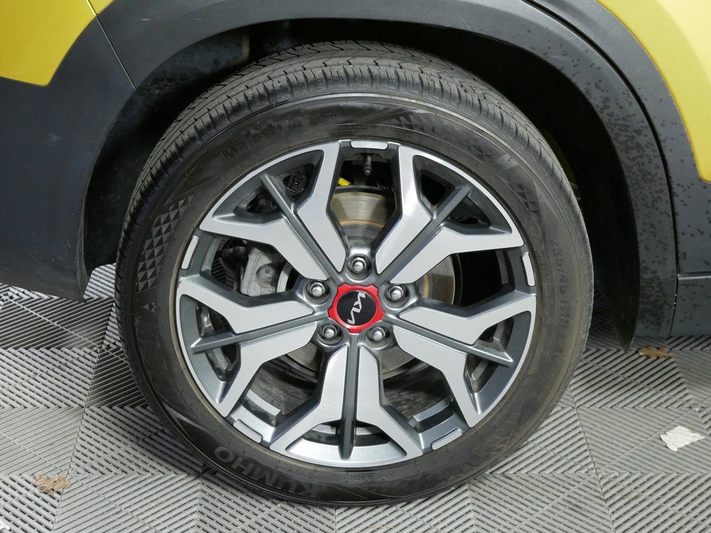 Certified 2023 Kia Seltos SX w/ SX Sunroof Package image 11