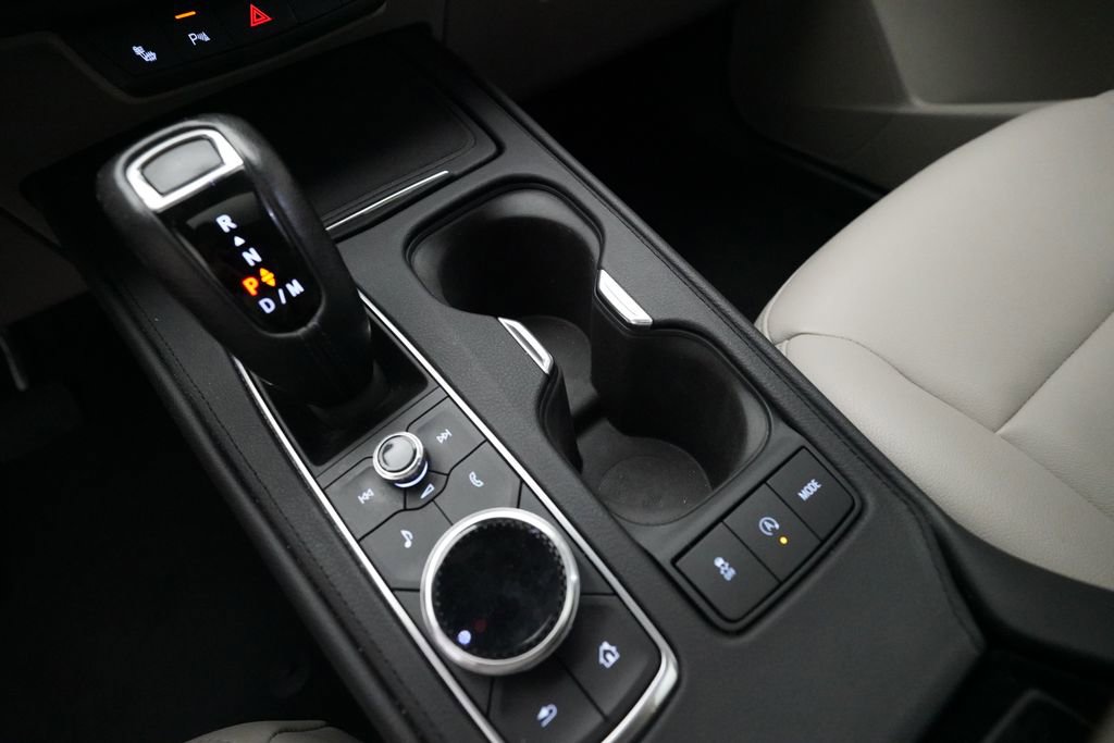 Used 2019 Cadillac XT4 Luxury w/ Cold Weather Package FWD image 16