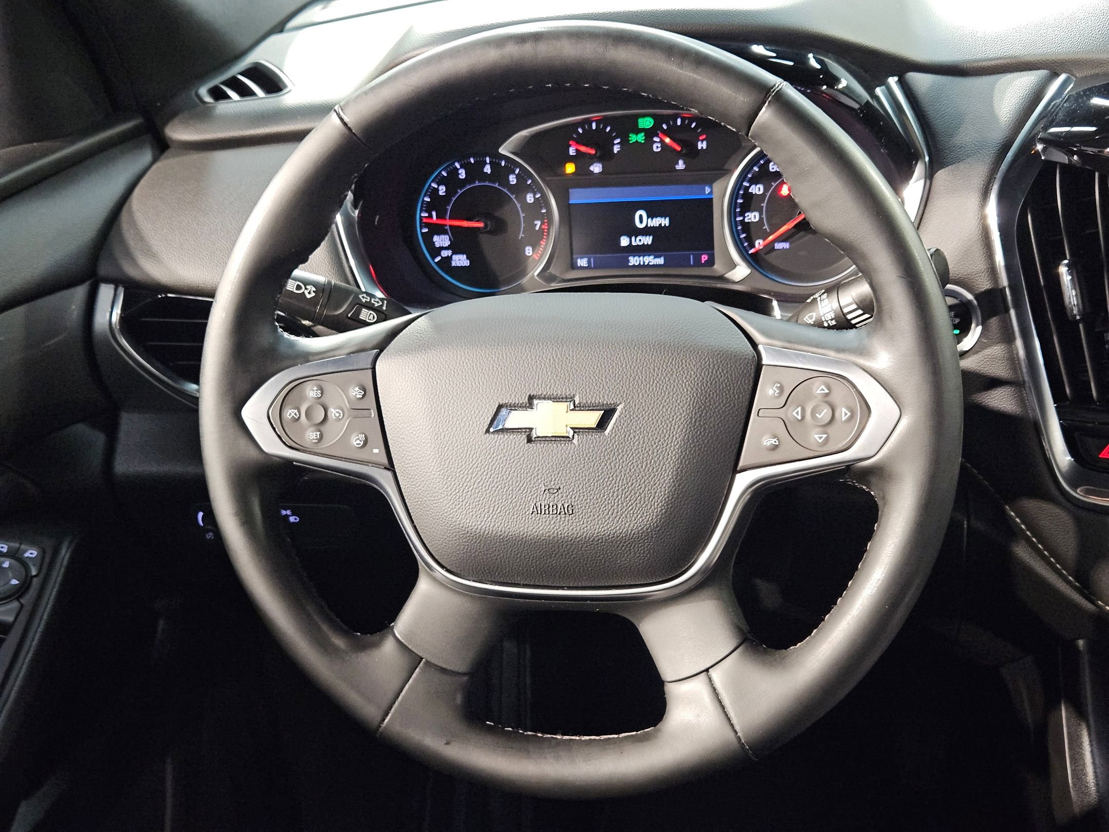 Used 2023 Chevrolet Traverse LT w/ Rear Camera Mirror Package FWD image 27