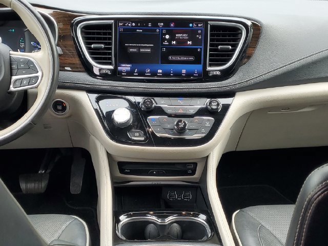 Used 2021 Chrysler Pacifica Limited w/ Uconnect Theater Family Group FWD image 38