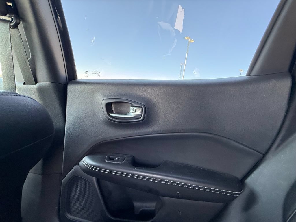 Used 2021 Jeep Compass Latitude AWD/4WD image 19