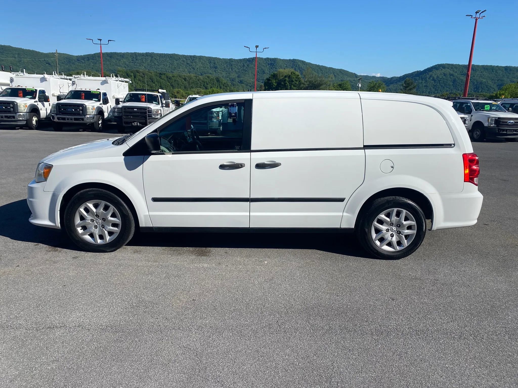 Used 2014 RAM C/V Tradesman FWD image 5