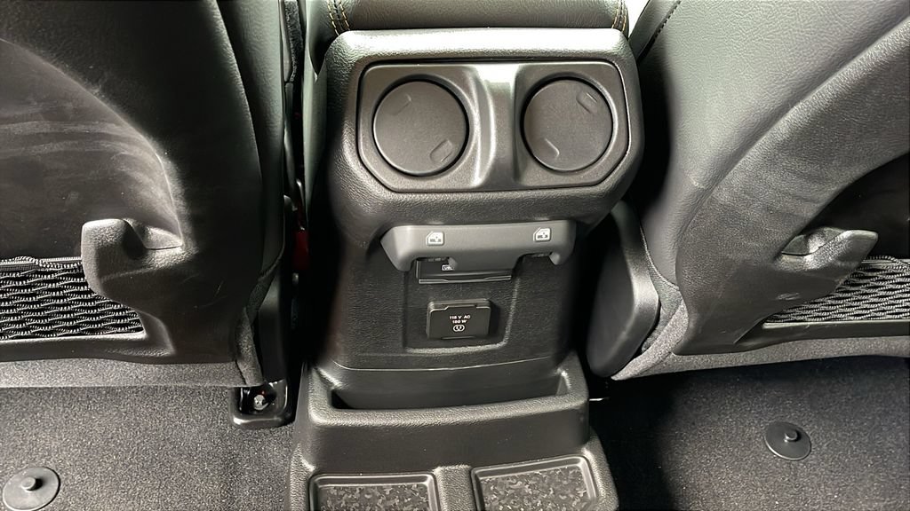 Used 2025 Jeep Wrangler Unlimited Sahara AWD/4WD image 13