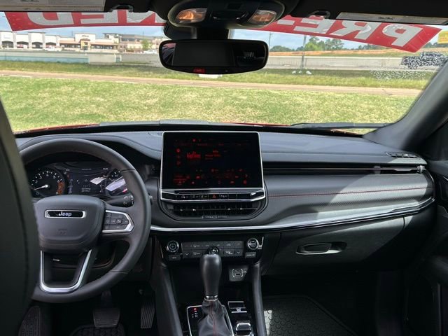 Used 2025 Jeep Compass Trailhawk AWD/4WD image 38