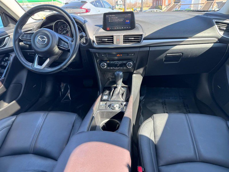 Used 2018 MAZDA MAZDA3 Touring image 12