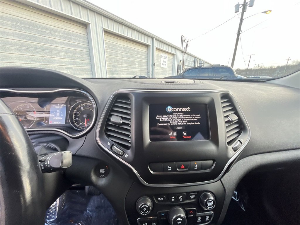 Used 2021 Jeep Cherokee Latitude Plus image 16