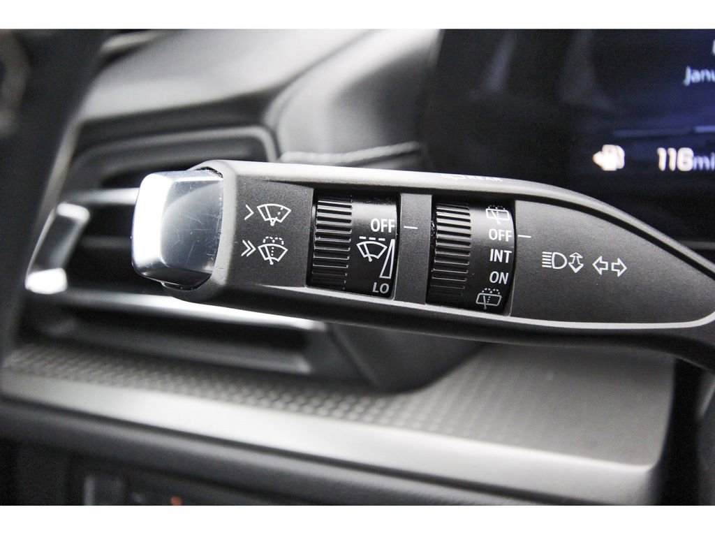 Used 2025 Chevrolet Traverse LT image 18