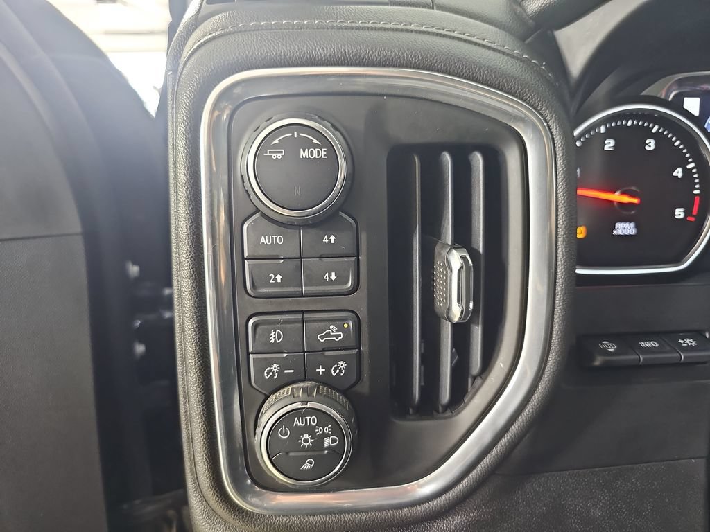 Certified 2020 Chevrolet Silverado 2500 LTZ w/ LTZ Premium Package AWD/4WD image 30