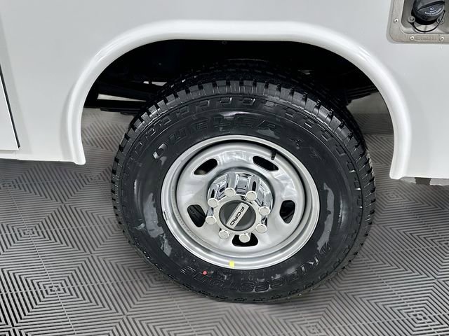 New 2026 Ford F350 XL w/ XL Chrome Package image 4