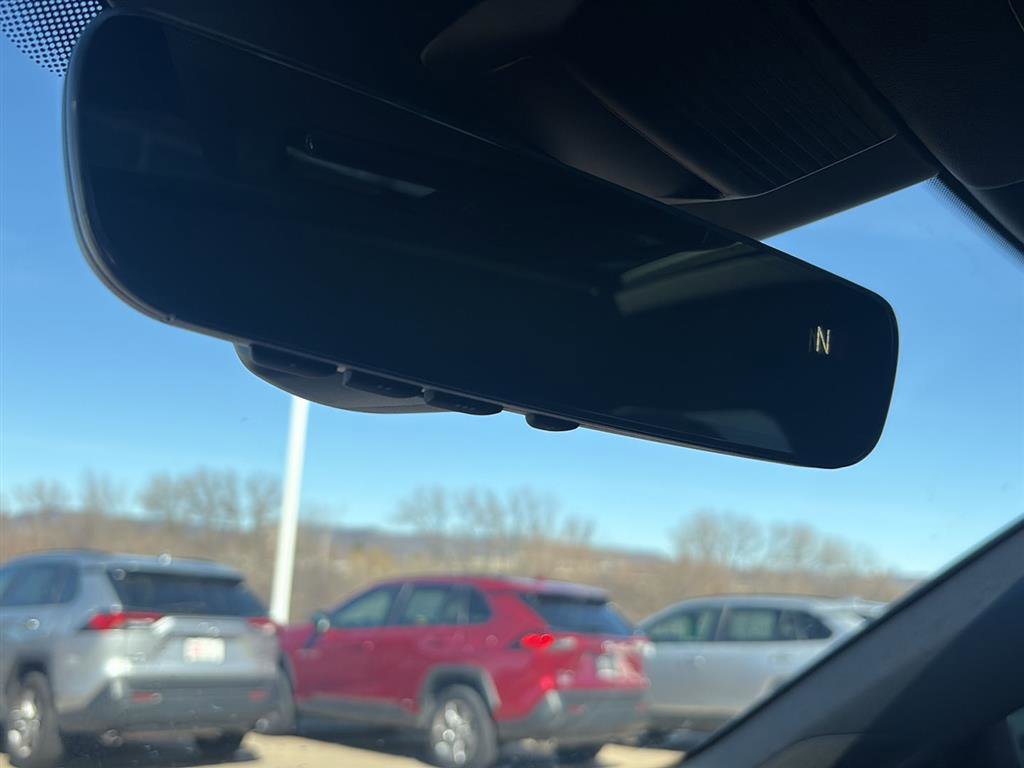 Used 2025 Volkswagen Tiguan SE R-Line image 26