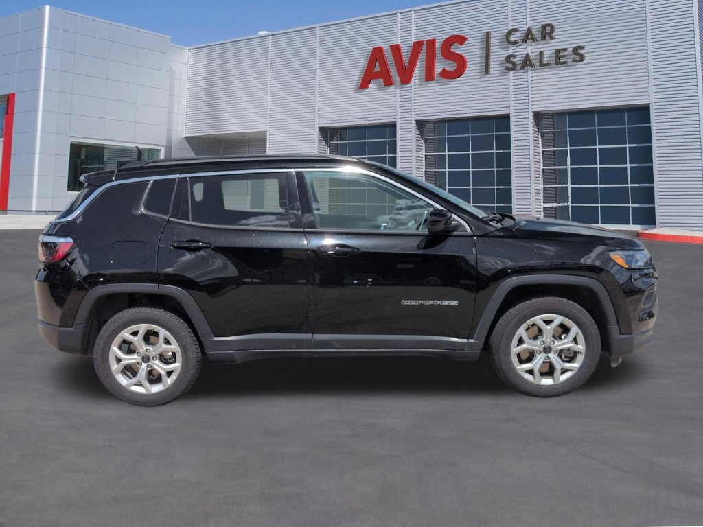 Used 2025 Jeep Compass Latitude AWD/4WD image 5