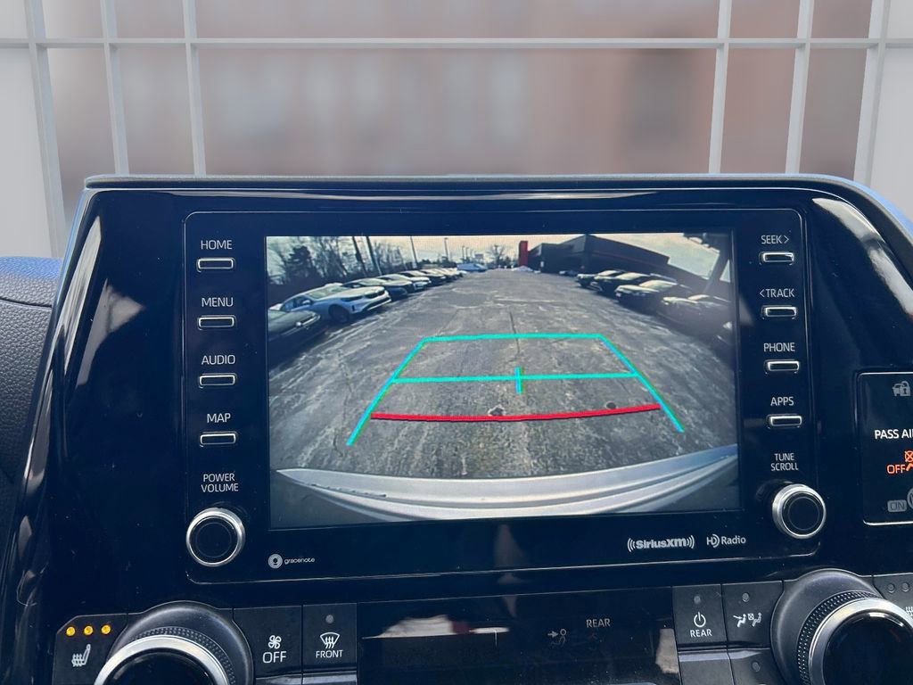 Used 2020 Toyota Highlander XLE image 32