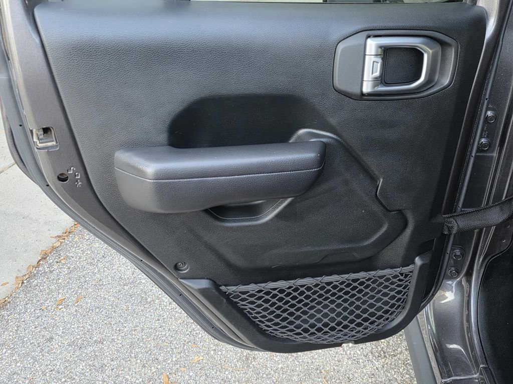 Used 2018 Jeep Wrangler Unlimited Rubicon AWD/4WD image 37