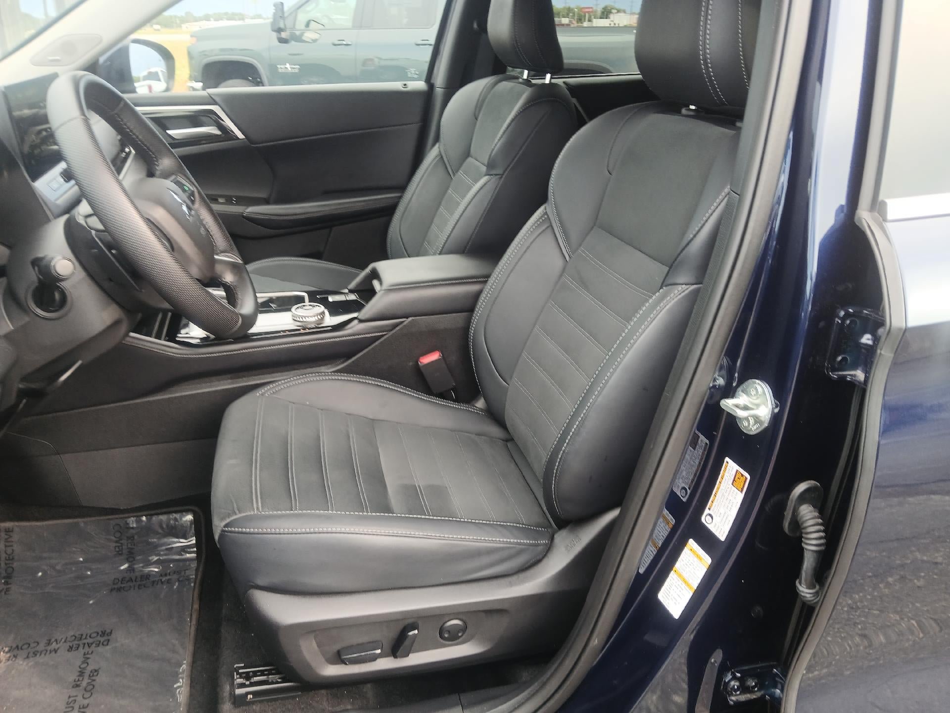 Used 2025 Mitsubishi Outlander SE AWD/4WD image 11