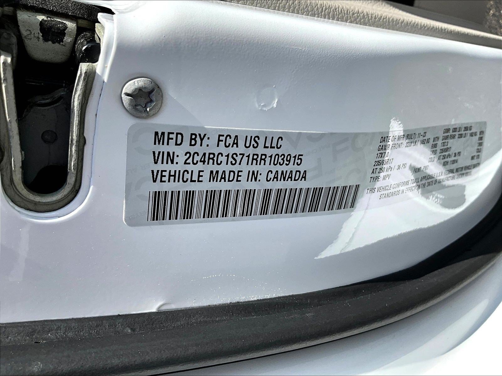 Used 2024 Chrysler Pacifica Limited FWD image 17