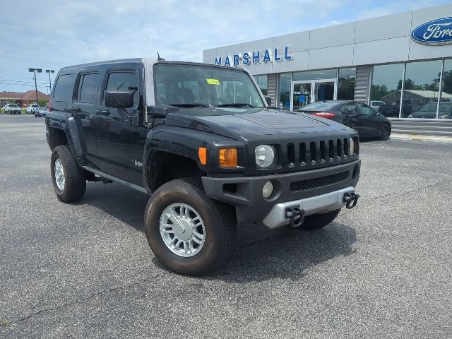 Used 2009 HUMMER H3 w/ Chrome Appearance Package AWD/4WD image 3