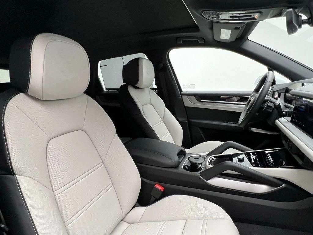 New 2026 Porsche Cayenne S AWD/4WD image 18