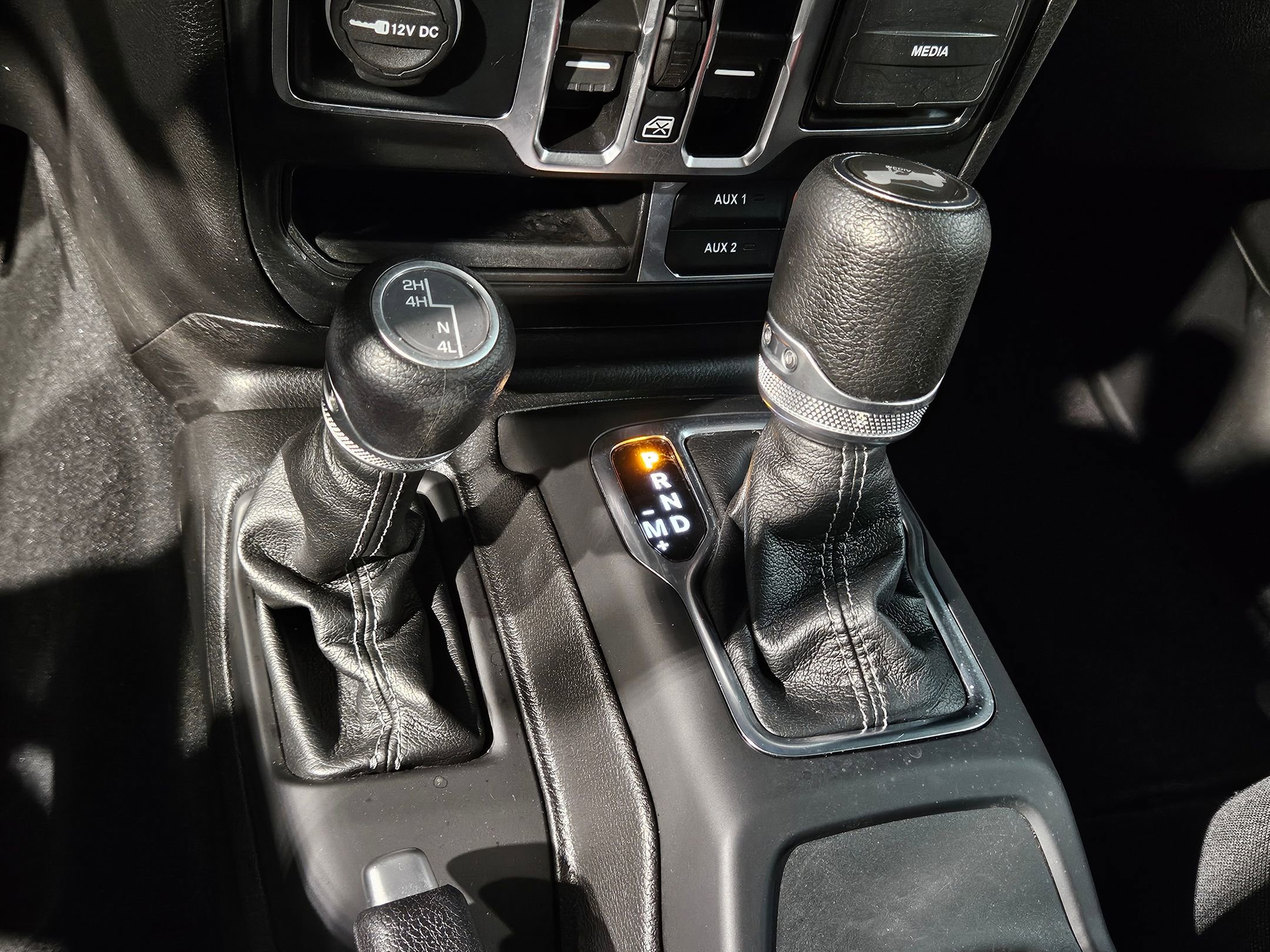 Used 2024 Jeep Wrangler Sahara image 32