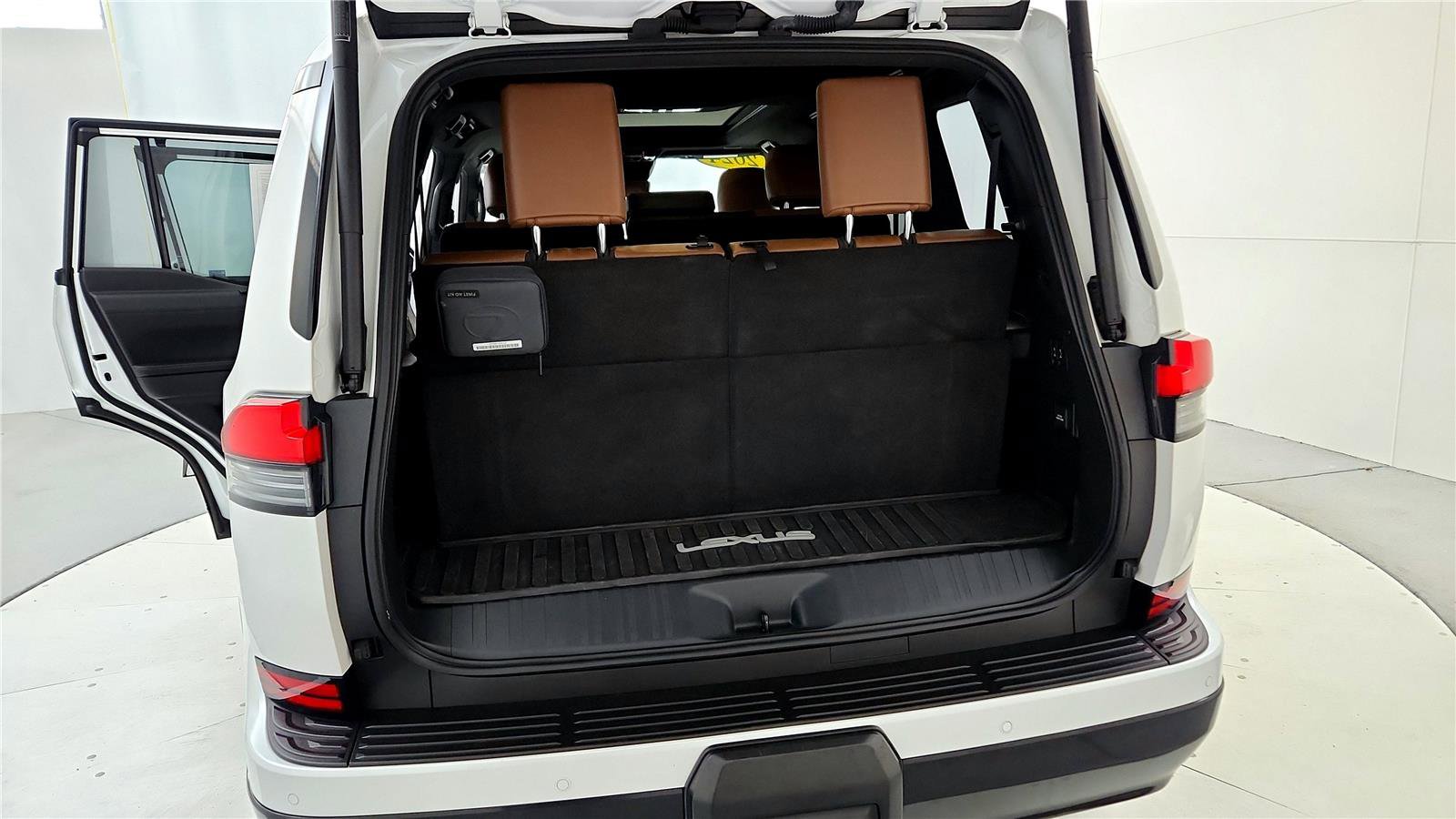 Used 2024 Lexus GX 550 w/ Accessory Package (2T) AWD/4WD image 20