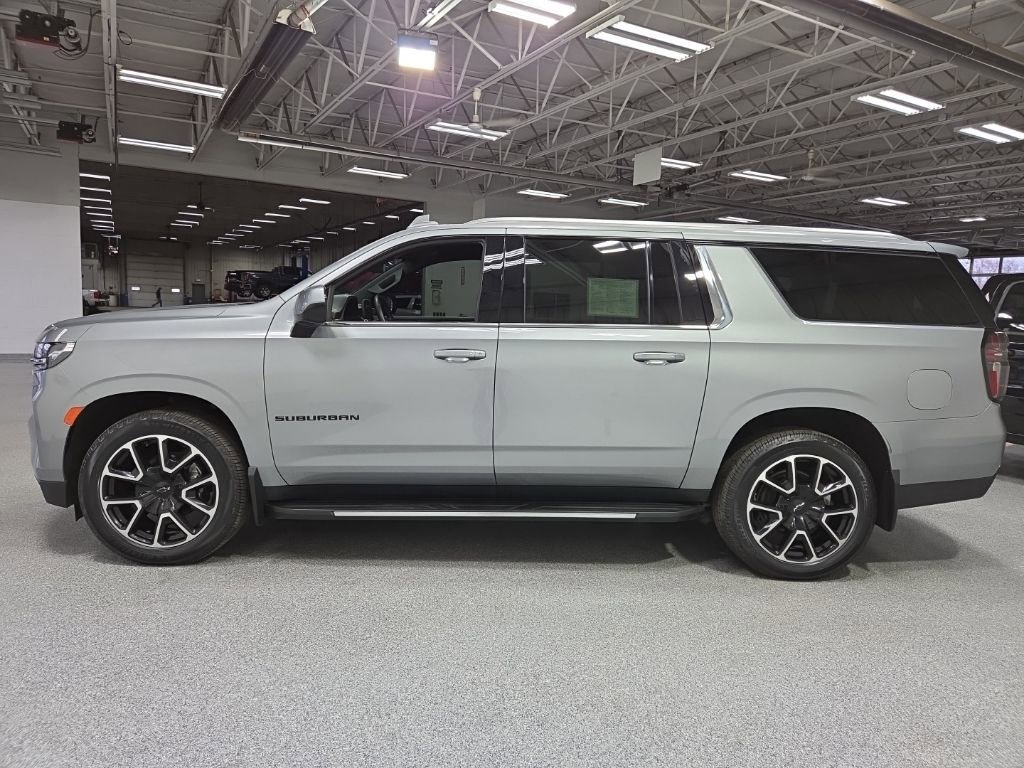 Used 2023 Chevrolet Suburban LS AWD/4WD image 4