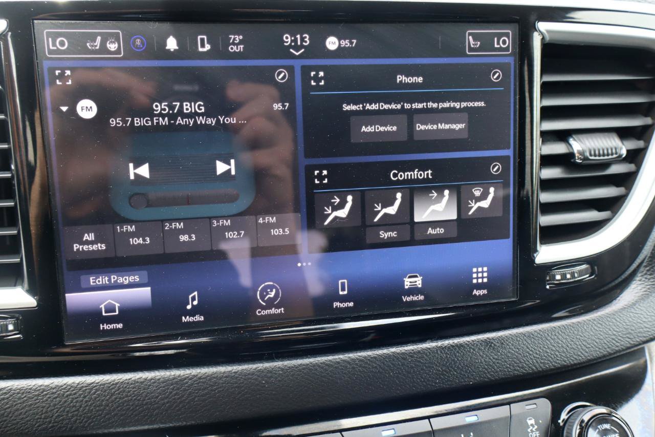 Used 2023 Chrysler Pacifica Touring-L FWD image 17