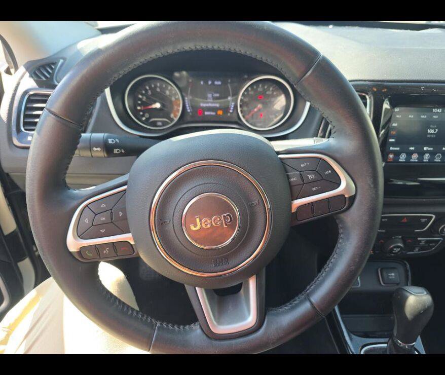 Used 2019 Jeep Compass Latitude FWD image 4