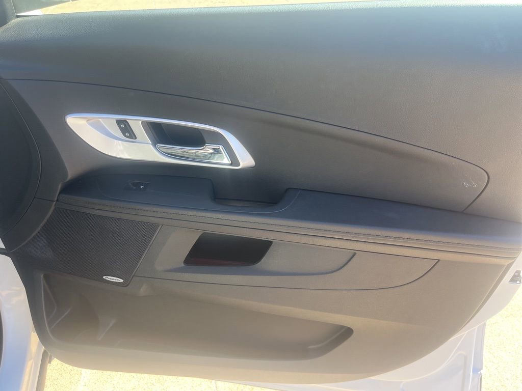 Used 2016 Chevrolet Equinox LTZ w/ Enhanced Convenience Package image 21