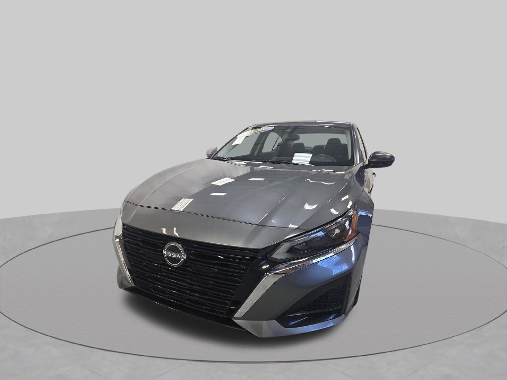 Used 2025 Nissan Altima 2.5 SV FWD image 39