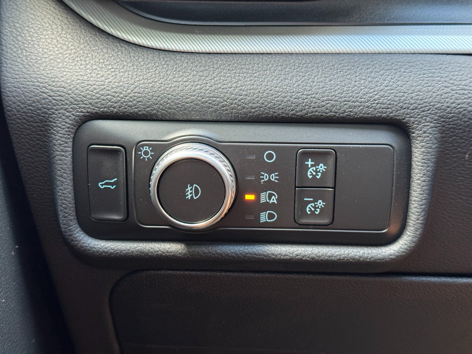 Used 2020 Ford Explorer XLT w/ Equipment Group 202A RWD image 15