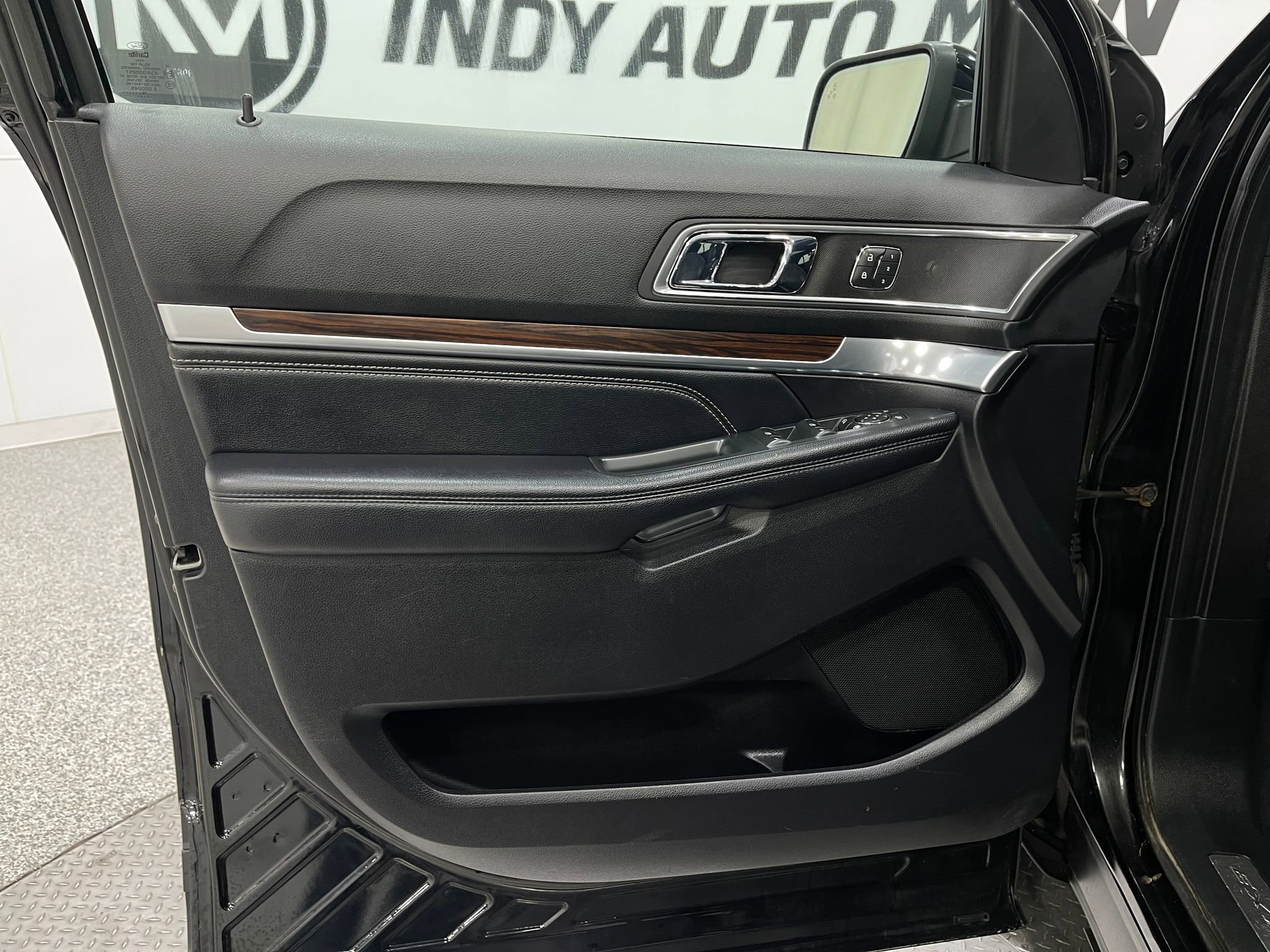 Used 2018 Ford Explorer Limited w/ Equipment Group 301A image 15