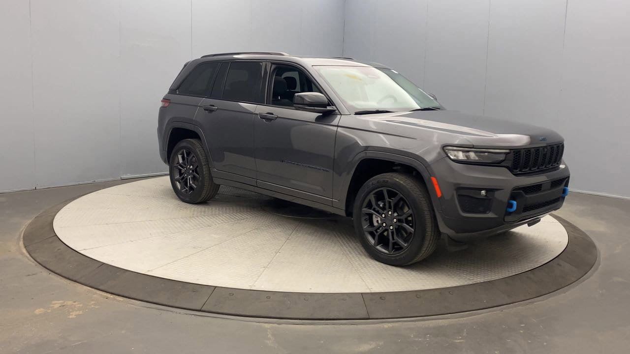 Used 2023 Jeep Grand Cherokee 30th Anniversary AWD/4WD image 7