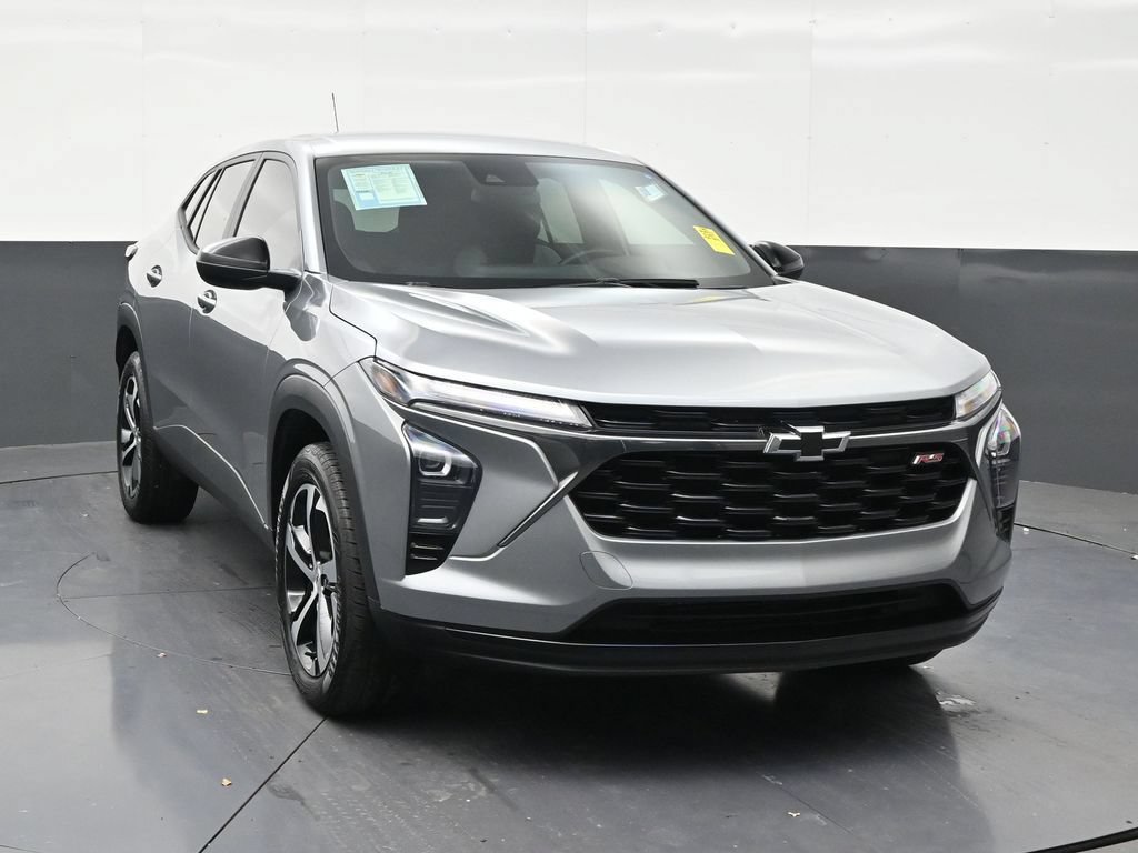 Used 2025 Chevrolet Trax RS FWD image 7