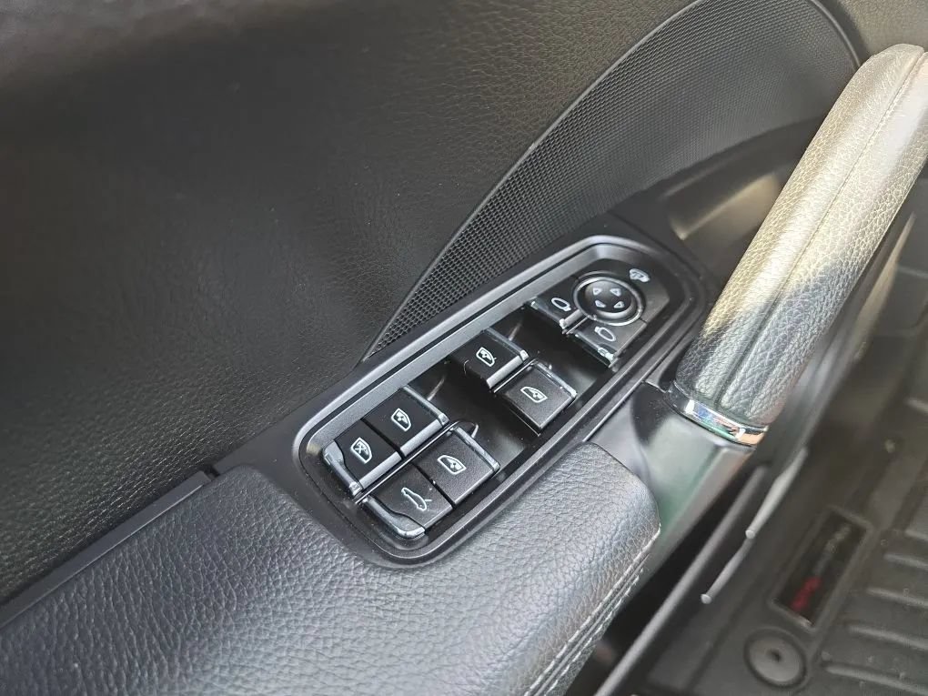 Used 2017 Porsche Cayenne AWD/4WD image 24