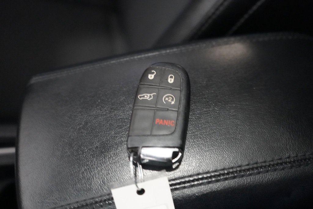 Used 2025 Jeep Compass Latitude w/ Sun & Sound Group AWD/4WD image 44
