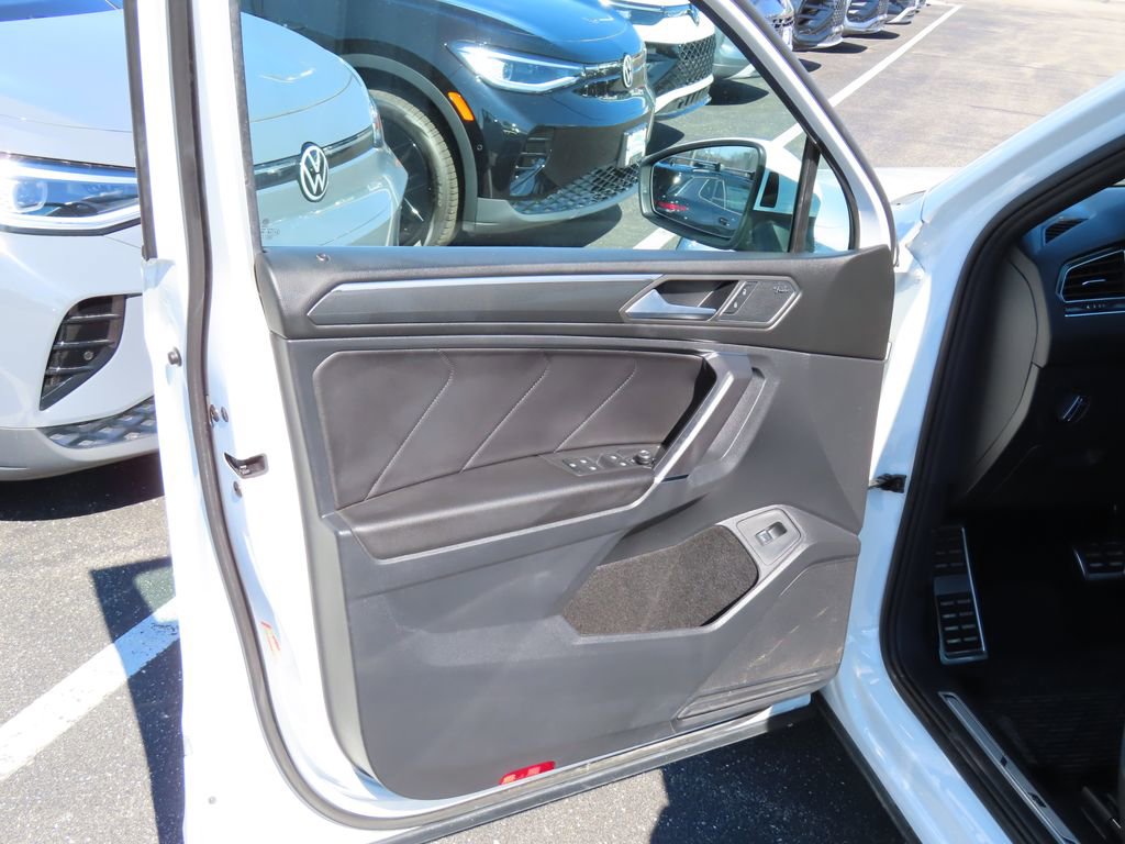 Used 2020 Volkswagen Tiguan SEL Premium R-Line w/ 3rd Row Seat Package image 24